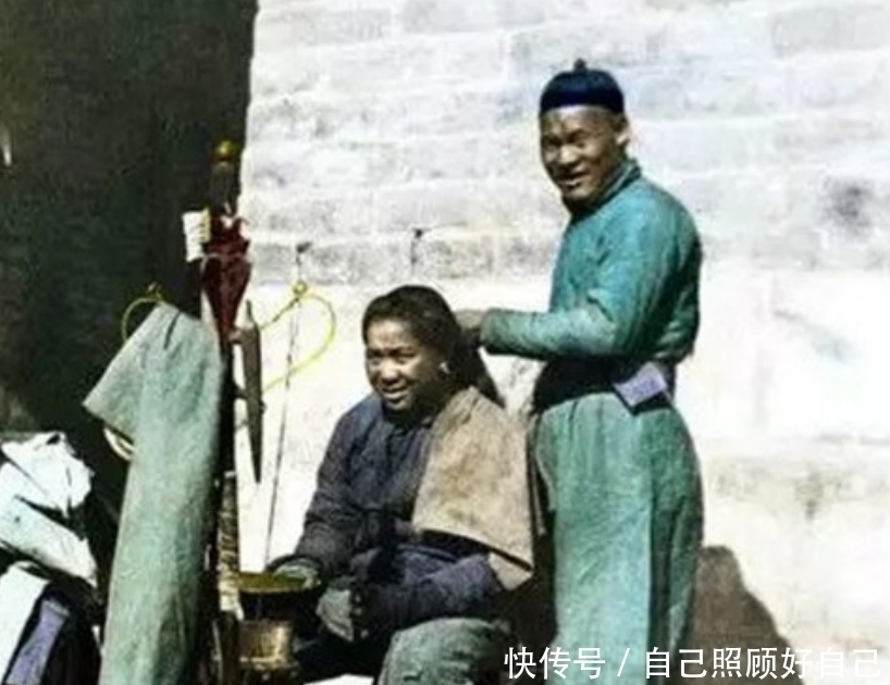 宫女|1893年清朝彩照:紫禁城里的美丽宫女,华衣锦服的清秀僧人!