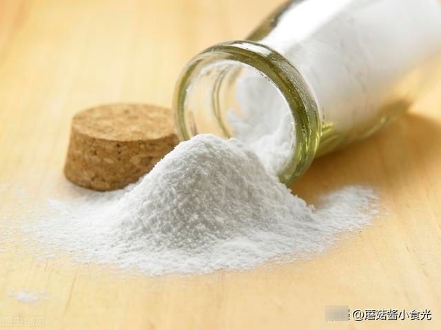 食用碱|小苏打和食用碱到底怎么用？原来区别这么大，下次别再用错了