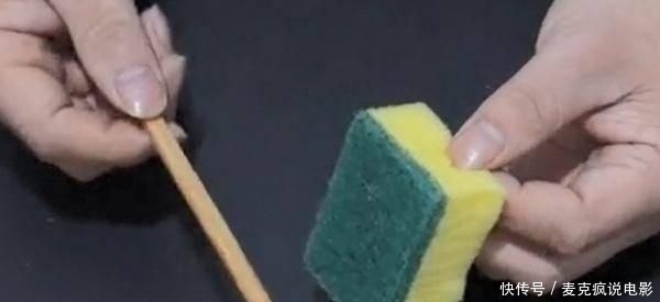 筷子插进百洁布里面,解决了很多家庭主妇的烦恼,学会受用一生
