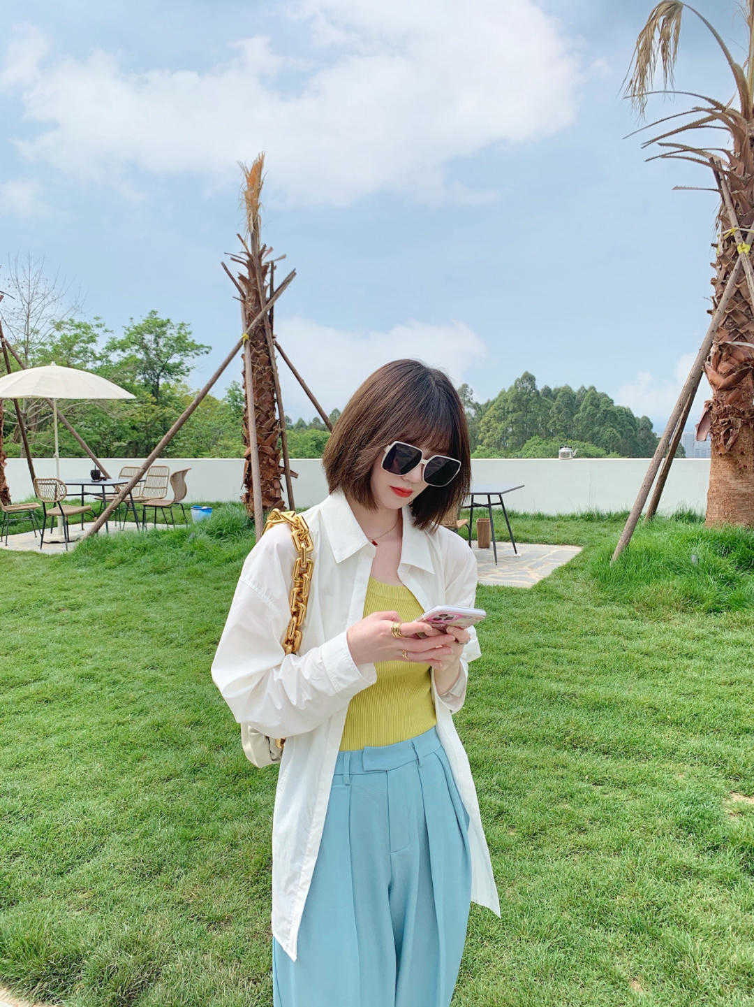 夏季|夏季阔腿裤要这样穿,搭配上白色衬衫,广告显得清爽,显瘦又舒适