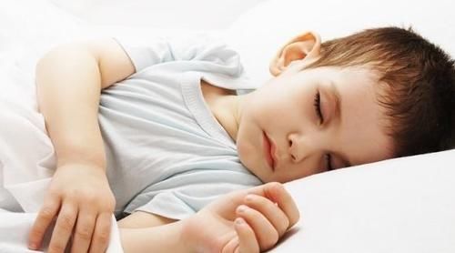 家长|孩子睡觉时，有2个时间段或许是长高的黄金时间，家长不要错过！