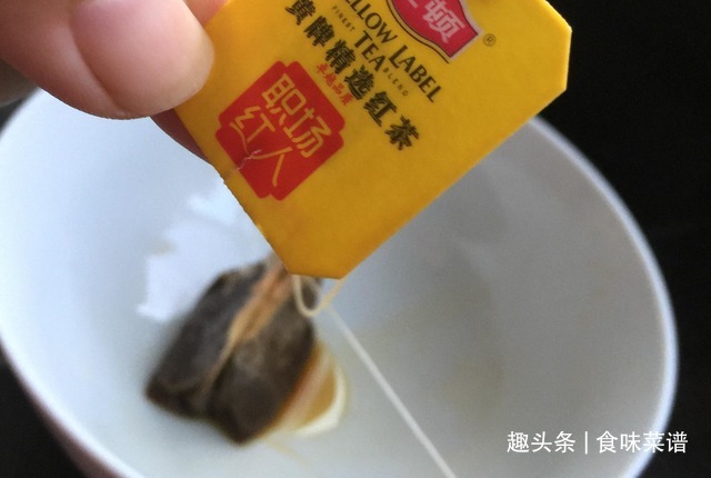 炖牛肉时，只需加入一勺特殊食材，牛肉软烂鲜香没腥味，百试百灵