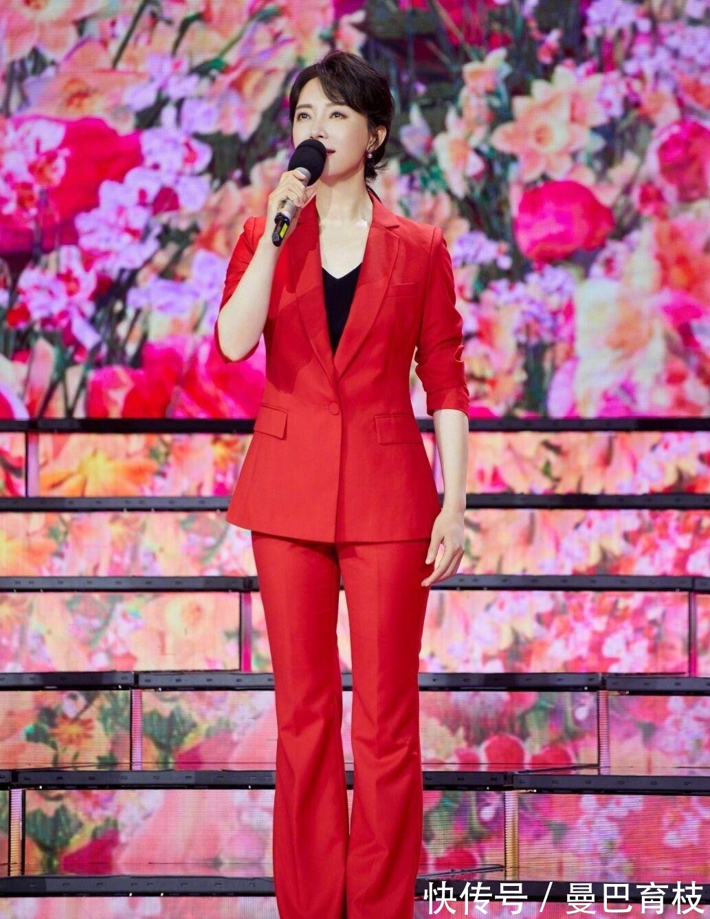 阔腿裤|女人不管多大，都少穿T恤配阔腿裤，今夏流行这样穿，时髦显气质