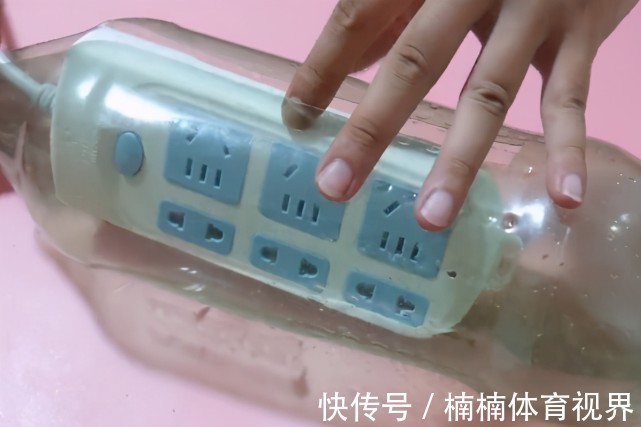 把插板放进塑料瓶里，解决了大家都困扰的一个难题，学会受用一生
