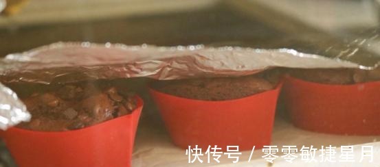 适合爱吃巧克力人的一道甜品，做法也很简单，好吃极了！