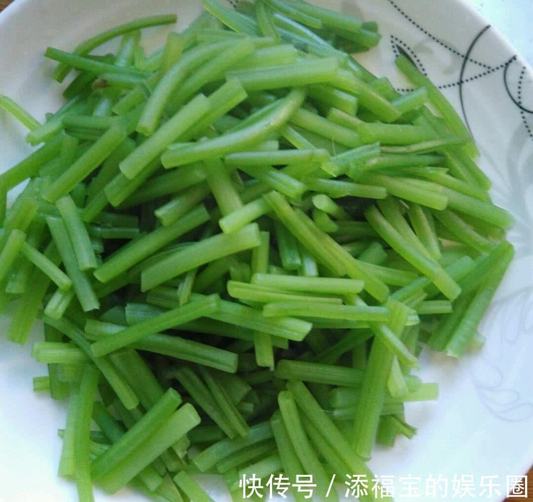 大蒜|此菜是“碱性蔬菜”，吃啥都不如多吃点此菜，很多人都扔掉了