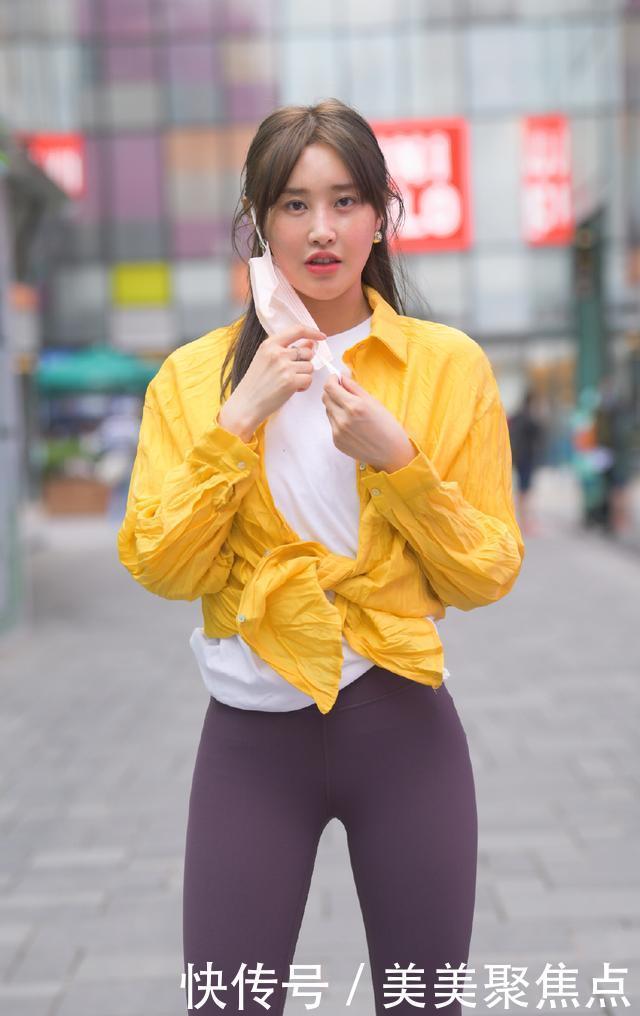 秋季|秋季时尚混搭风,选择紫色瑜伽裤,搭配黄衬衫帅气又好看!