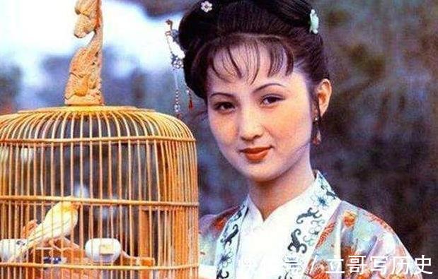 平儿|王熙凤与贾琏合欢，为什么平儿也在房内服侍，你看看她是什么身份