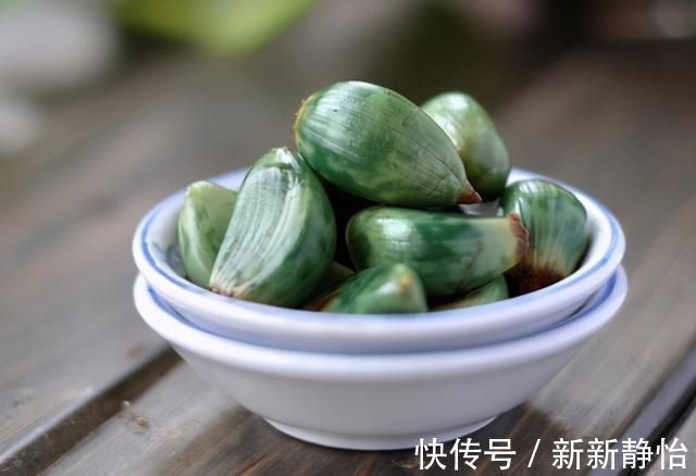 腌腊八蒜，直接放醋里泡就错了，学会1招，蒜瓣碧绿香脆，用时短