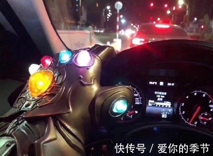 |幽默搞笑段子集:商场的按摩椅专区真是欢乐无穷啊,哈哈哈哈哈哈