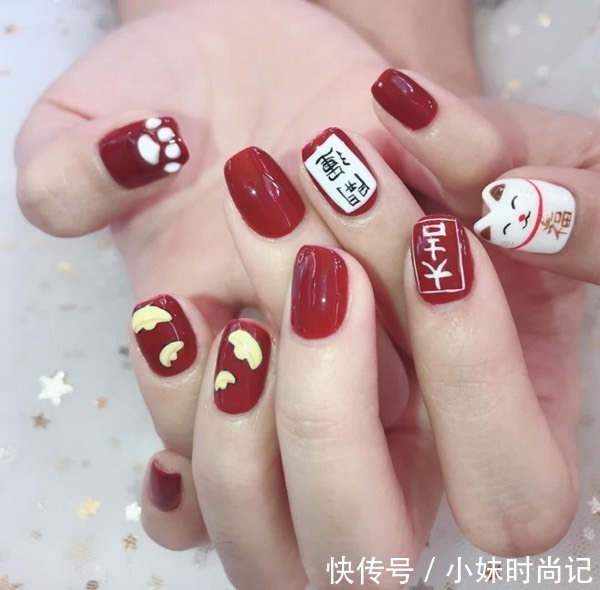 心动的新年美甲来了,精致又俏皮,主要是显手白