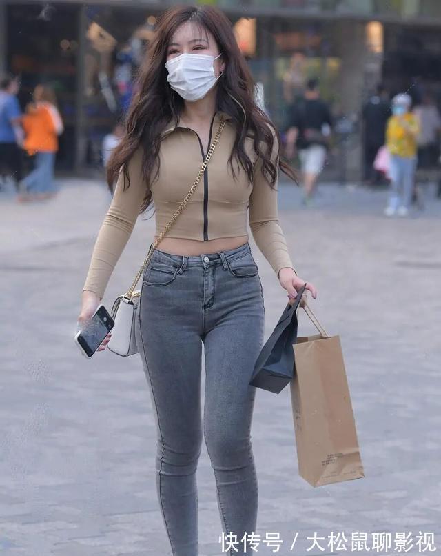 开叉裙 气质长裙尽显优雅体态,薄薄的一身蓝色连衣裙搭配,轻盈自然迷人