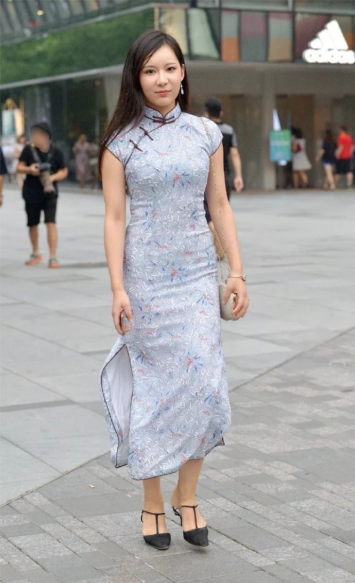 逛街搭配高跟鞋，走到哪里都是焦点