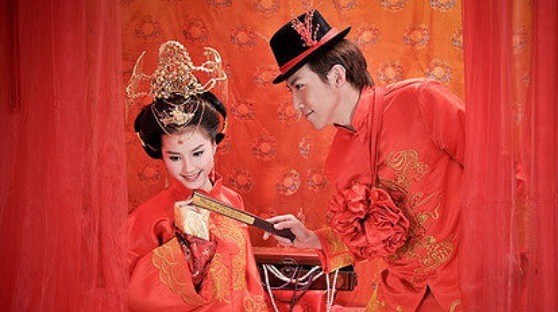 苏小妹@美女出上联“孙权嫁妹，有备而来”，书生对下联，抱得美人归！