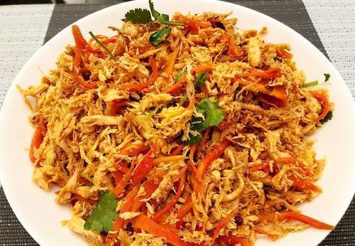 虎皮酿肉、香辣鸡丝、家常回锅肉，每一种菜都开胃下饭又营养