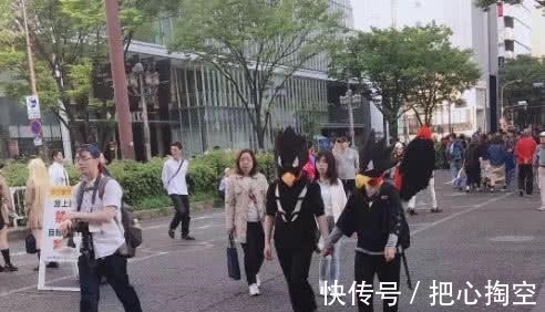 龙卷|小伙日本漫展偶遇龙卷,黑色安全裤遭吐槽,看到脸网友原作画风!