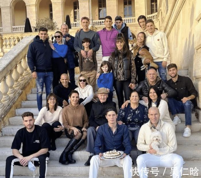 合照|家庭也是人生赢家!齐达内一家24口人合照:4个儿子长大了,都帅
