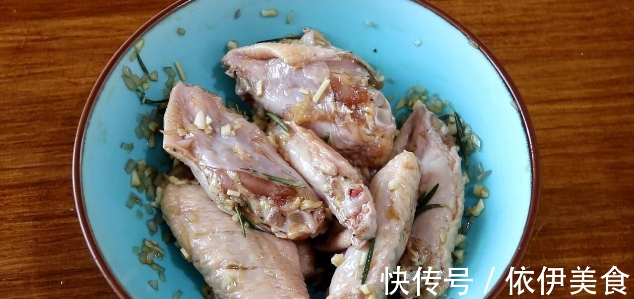 外酥|不用一滴油，不裹面包糠，不裹面粉，教你做炸鸡翅，外酥里嫩