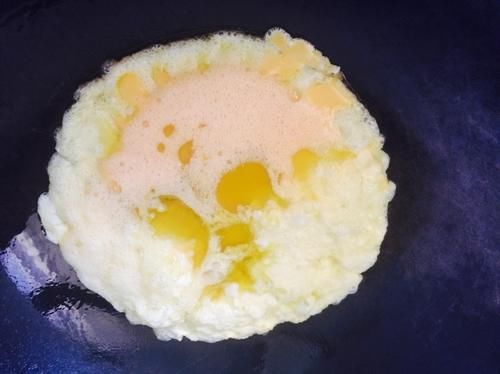 进入3月，这个菜不吃就可惜了，和鸡蛋一起炒，又鲜又嫩又下饭