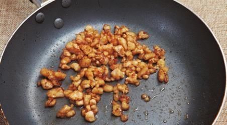 滑嫩|鸡蛋和它一起炒,鲜香滑嫩,营养翻倍,孩子吃了补脑又补钙