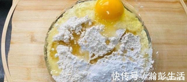 想吃|想吃油条在家做，食材简单易操作，蓬松酥脆，个个空心又好吃
