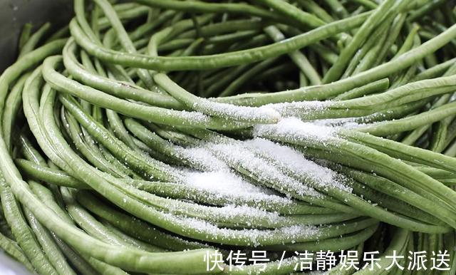 豇豆|矿泉水瓶子腌酸豆角，这是我用过最好用的方法，酸的正宗还不坏