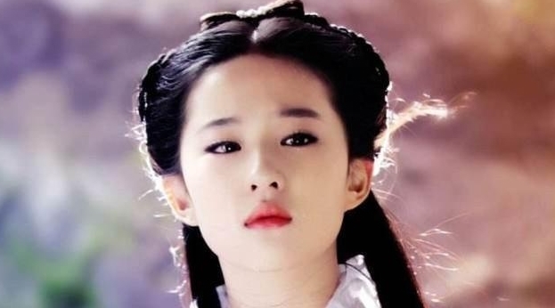 龙碧霞!读者不满意女主角的名字,金庸大笔一挥将其删掉,却造就绝世经典