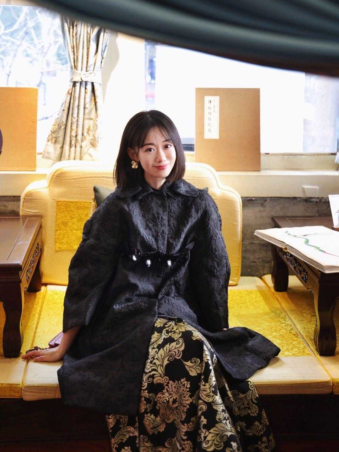 鎏金 今年流行“烫金元素”,个性时髦又有气场,普通人也能穿出高级感