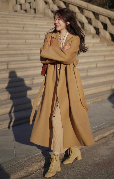 小蛮腰 真正洋气的女人,冬天穿大衣都喜欢这样搭配,精致优雅又有气场