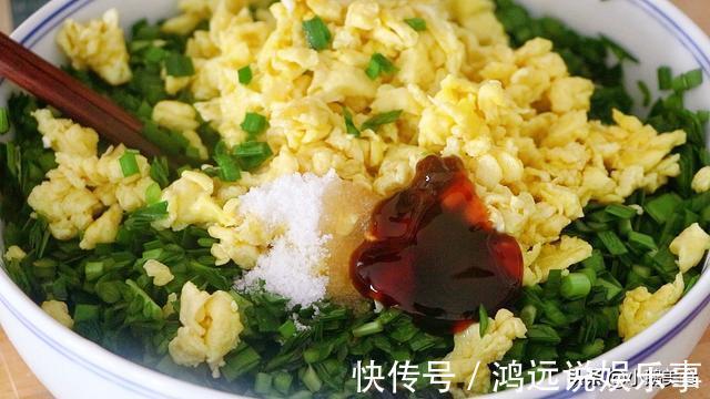 韭菜卷|10分钟懒人早餐,1把韭菜5个鸡蛋,不和面不揉面,薄皮大馅超解馋