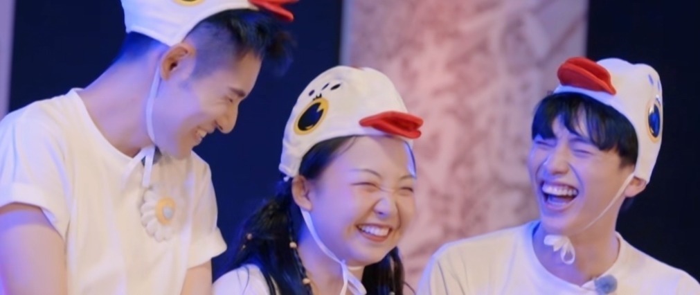 李雪琴控場能力有多強?現(xiàn)場掐辣目洋子話筒,郭麒麟被當小弟使喚