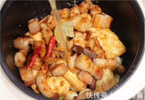 鹌鹑蛋|吃了20年的五花肉，就服这种做法！不加水不用油，出锅好吃又过瘾