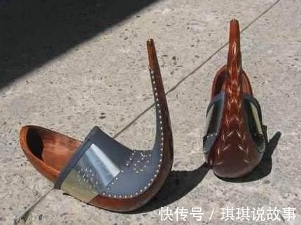 鞋子|历史上4大奇葩的鞋子 最后一个如今还有人穿!