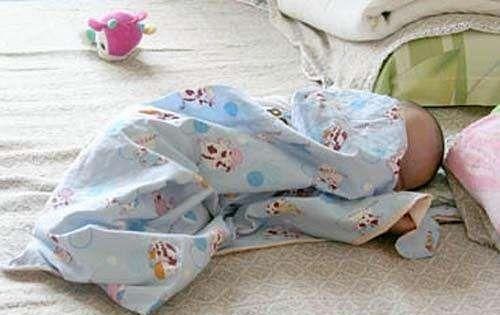 胃部|宝宝睡姿大有讲究,睡不对会有健康隐患,家长不妨对照看看