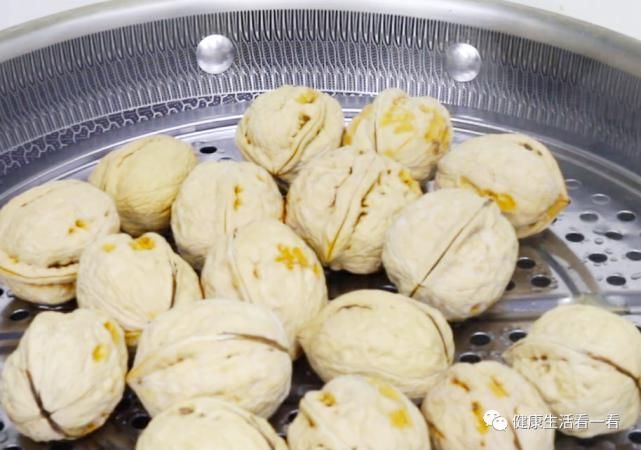 把核桃放锅里蒸一蒸，没想到这么厉害，涨知识了