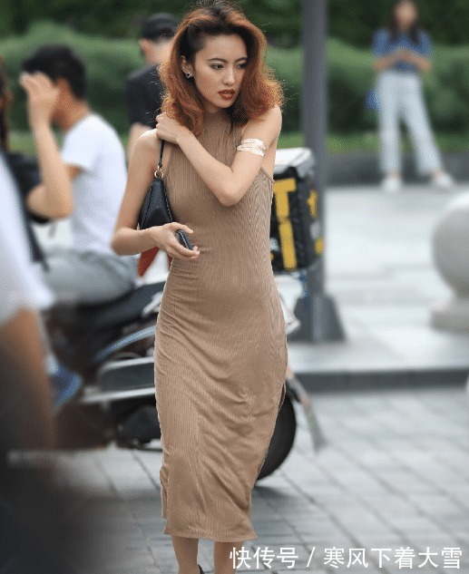 鞋跟|为了彰显贵妇的气质,在鞋跟上面镀层“银”,一般的男人不敢靠近