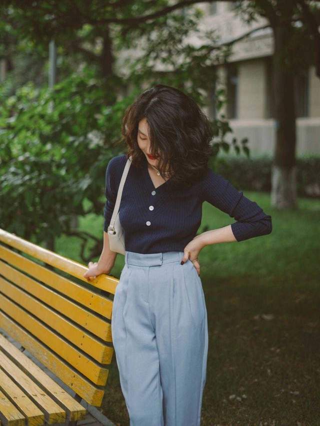 穿搭|优雅风格的穿搭技巧,这几款衣服很减龄,秋季这样穿就很美