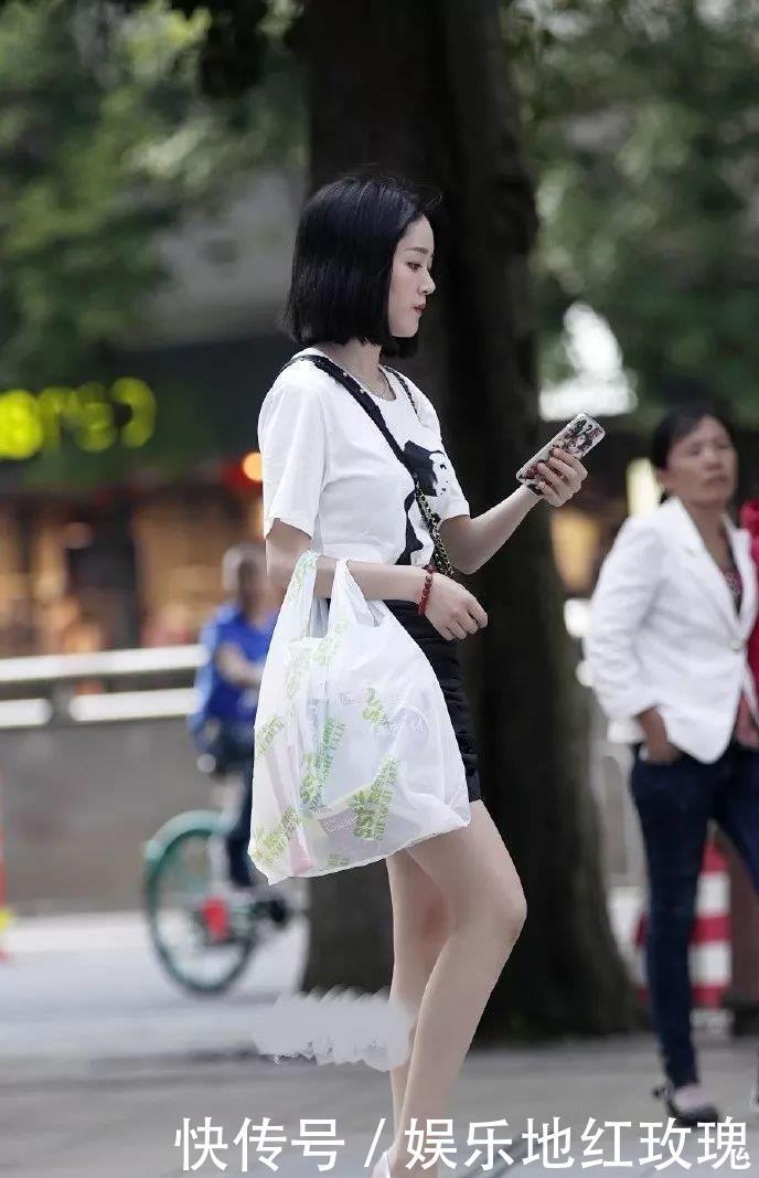 包臀短裙|苗条短发的美女,清新黑白色的穿搭,时尚又减龄