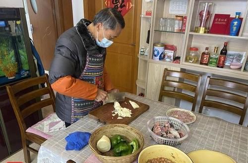 老苏州年夜饭厨艺大比拼，每道菜里都藏着新年寓意