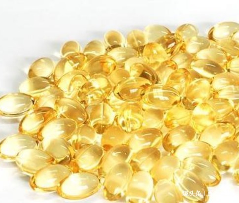 维生素e|更年期的女人,睡觉前坚持吃一粒维生素E,多个好处或会从天而降