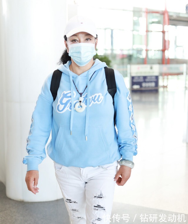 日常穿搭 建议中年女人日常穿搭多从以下3点去讨巧,比同龄人更显年轻