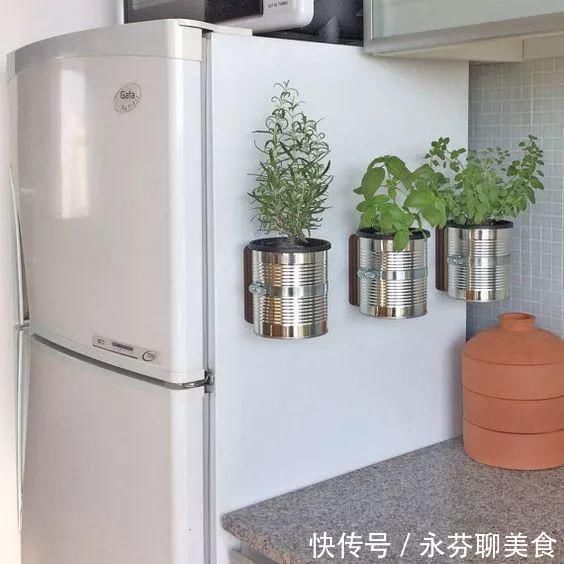 谁还买熨斗啊,洗衣液瓶剪2刀,衣服1秒变平整,太聪明了!