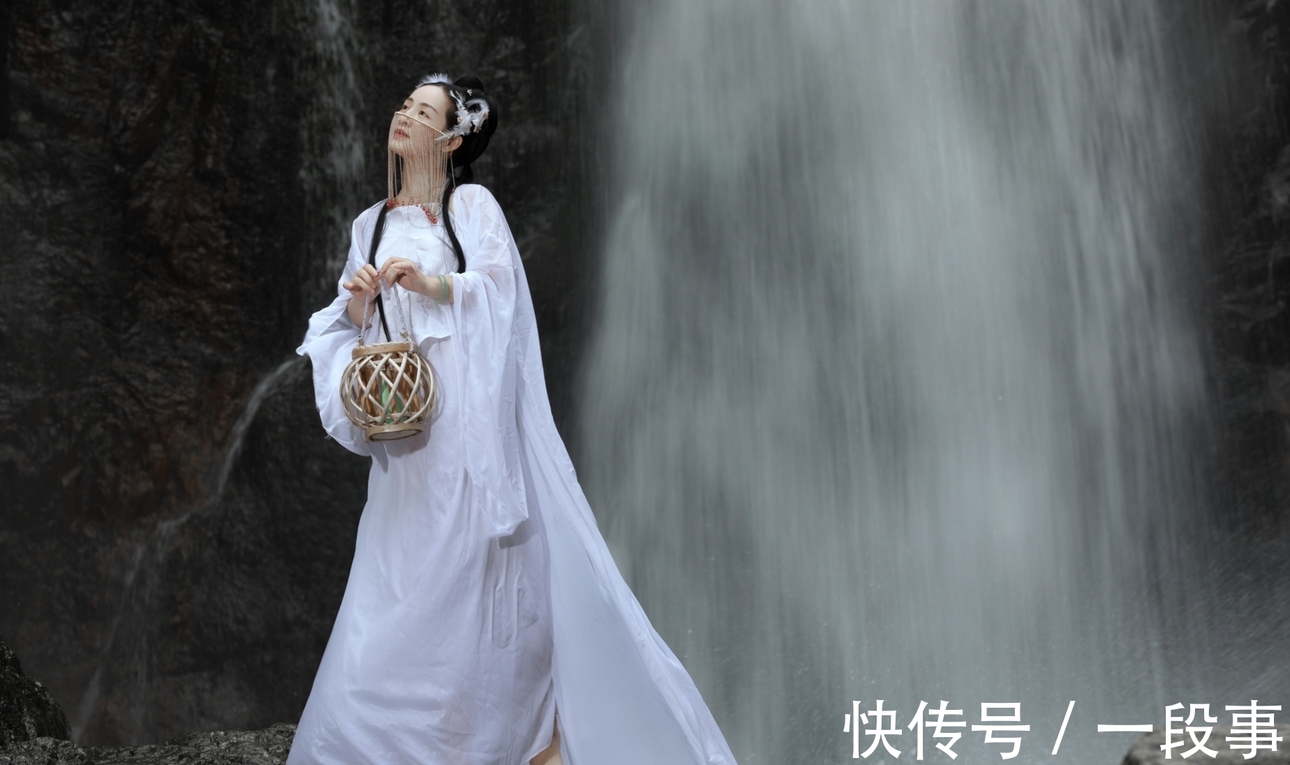 诗奴|诗·九首丨此情此景东西走,醉卧荷边酒几壶?