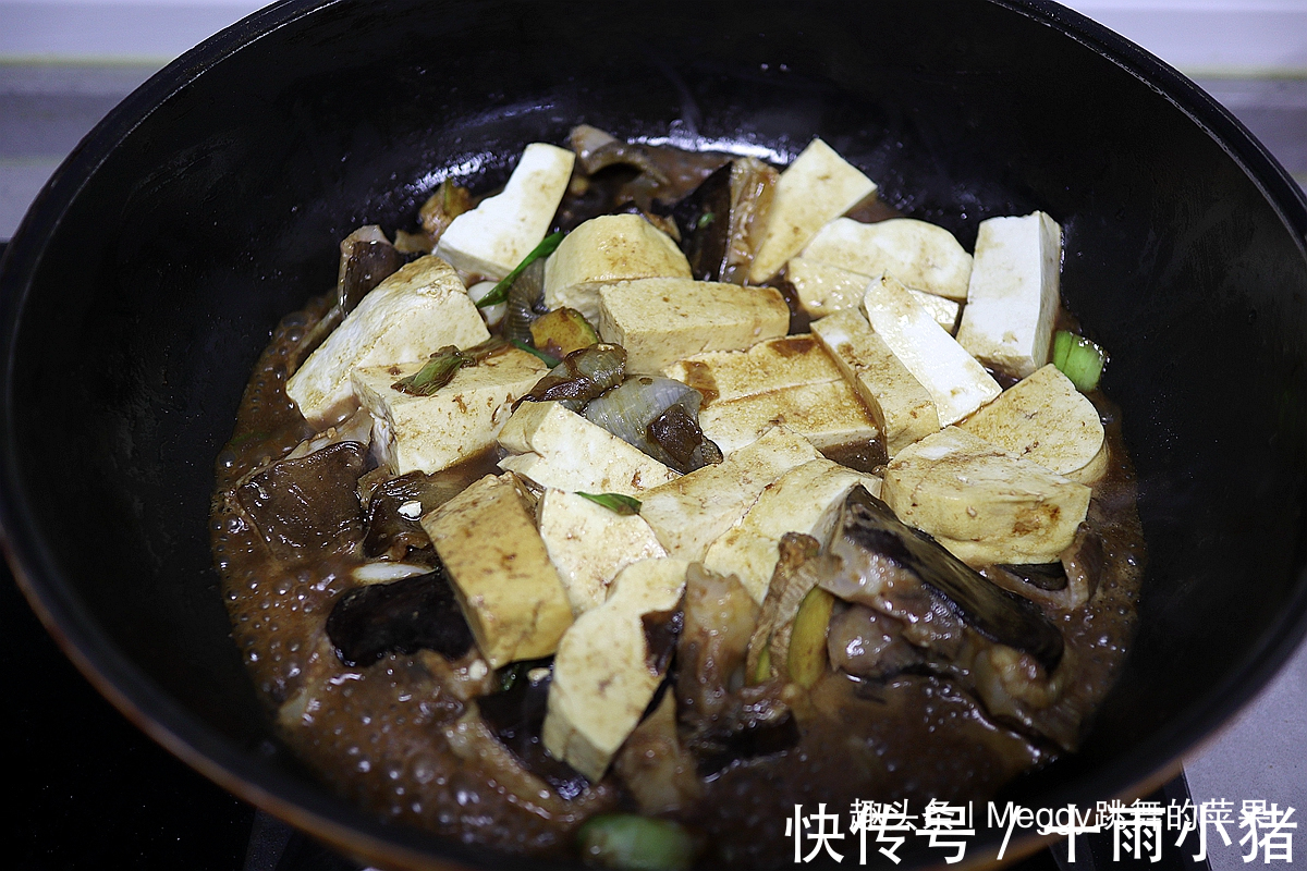 这鱼被称“老板鱼”,是魔鬼鱼的亲戚,全身无刺,鲜美不舍得挪筷