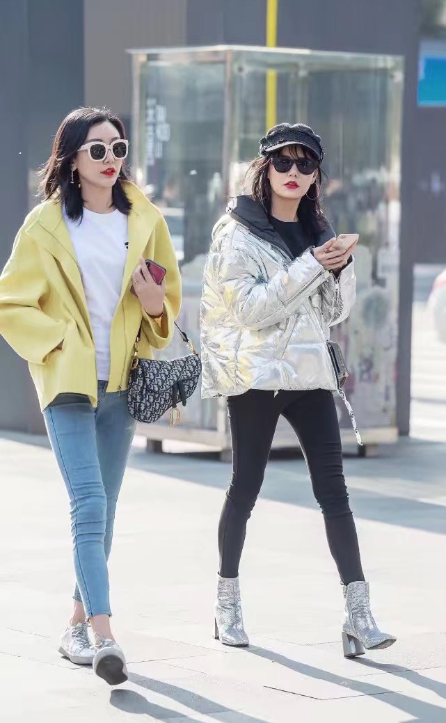 大长腿|穿黑色短裙的美女,牛仔外套也穿出了气质,魅力十足