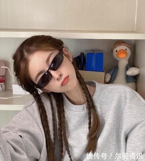 发型 女生别再披头散发了,这些减龄发型够美够撩人,还很显气质