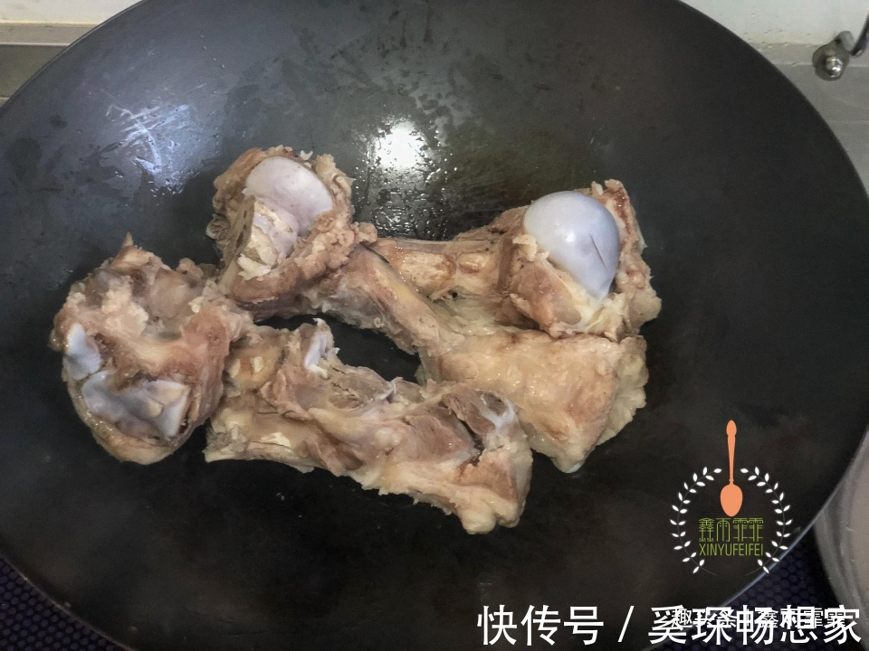 秋天就要喝这汤，润肺降火，口味醇厚，全靠这两招，又浓又香