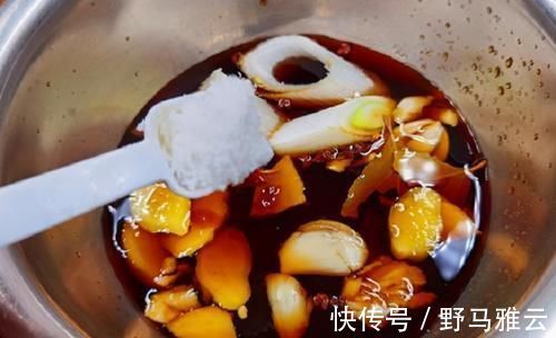 不论炖啥鱼,别只会加料酒去腥,加这“一黑一白”,鱼鲜无腥味!