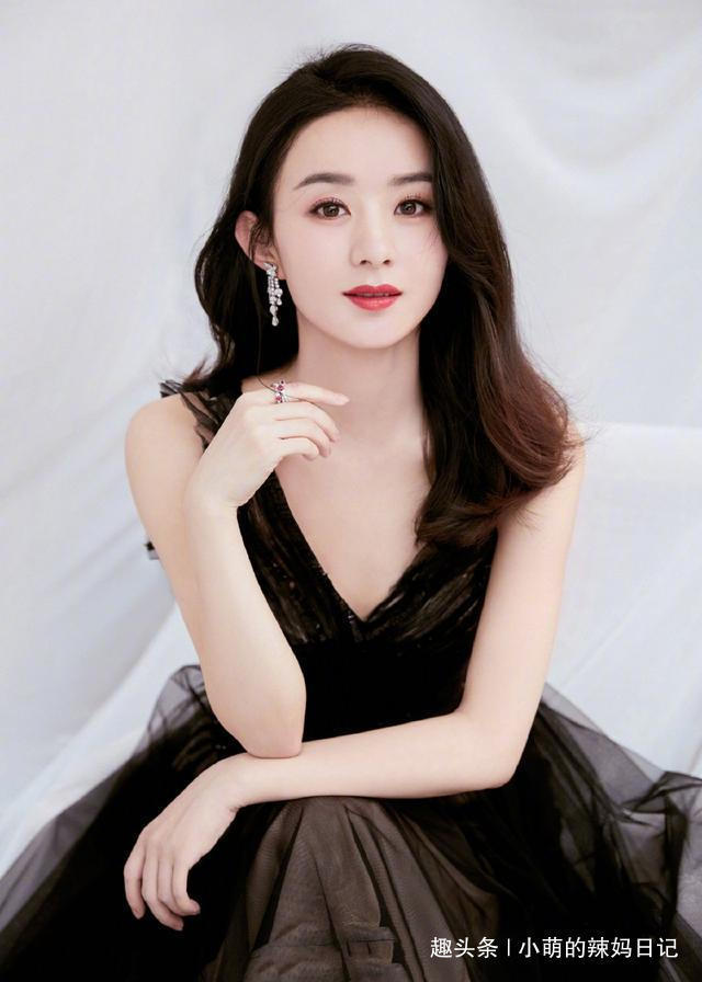 发量|女人过了45岁,烫卷发比留直发更减龄!建议这4款,年轻更显气质