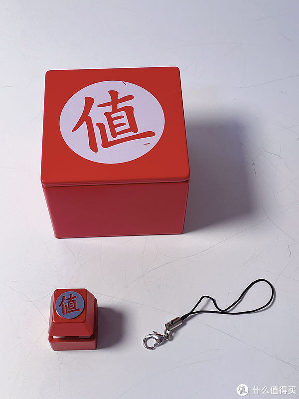 质地|来自张大妈的馈赠 篇八：喜获2件值得买周边精美展示—值得买618勋章和专属键帽